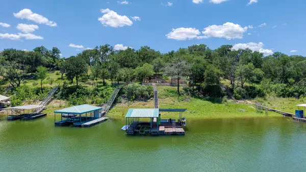 25400 Cove DR, Spicewood, TX 78669