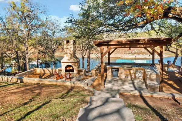 25400 Cove DR, Spicewood, TX 78669