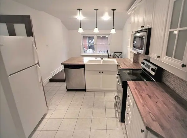 298 Robert St ST #One Bedroom Main Floor, Toronto C01, ON M5S 2K8