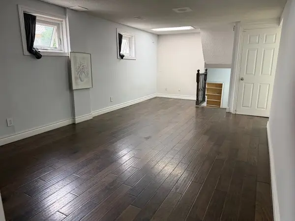 34 Ladner DR, Toronto C15, ON M2J 3Z7