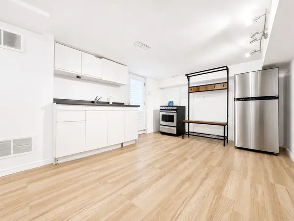 327 Howland AVE #Bsmnt, Toronto C02, ON M5R 3C1