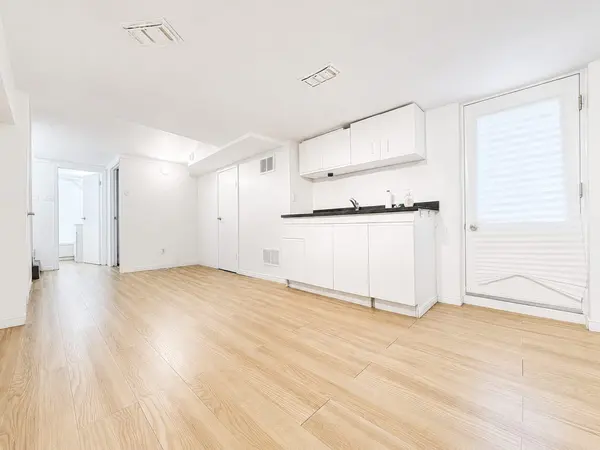 327 Howland AVE #Bsmnt, Toronto C02, ON M5R 3C1