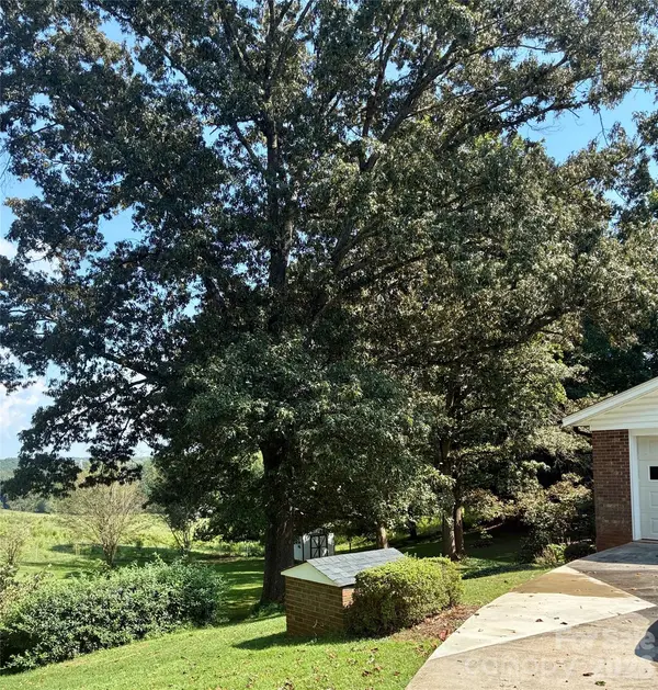 116 White Dogwood LN, Statesville, NC 28625