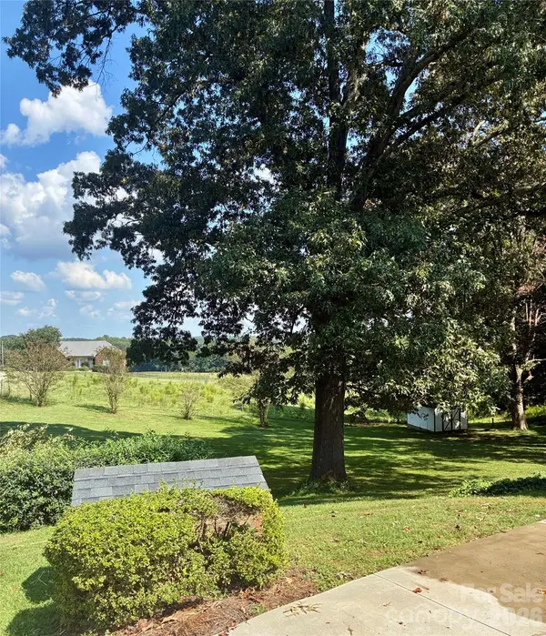 116 White Dogwood LN, Statesville, NC 28625