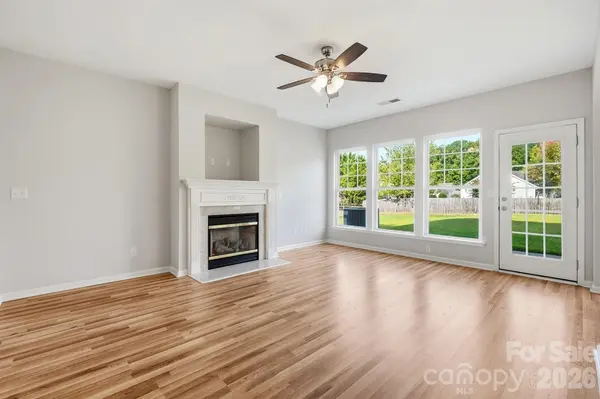 1813 Crabapple Tree LN, Charlotte, NC 28214