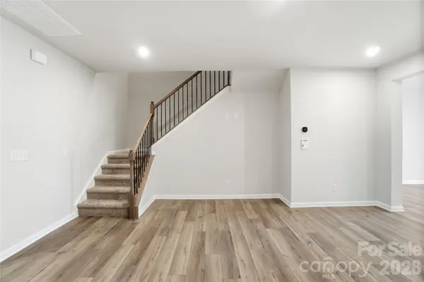 5212 Wyes Oak LN, Charlotte, NC 28269