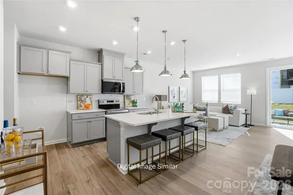 5226 Wyes Oak LN, Charlotte, NC 28269