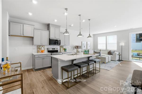 5226 Wyes Oak LN, Charlotte, NC 28269