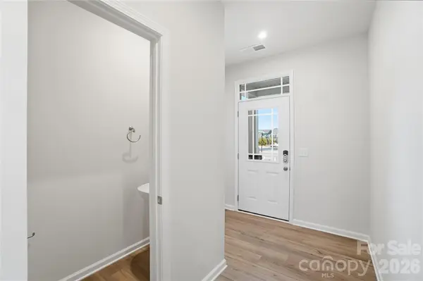 5230 Wyes Oak LN, Charlotte, NC 28269