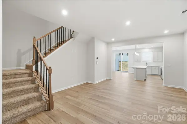 5230 Wyes Oak LN, Charlotte, NC 28269