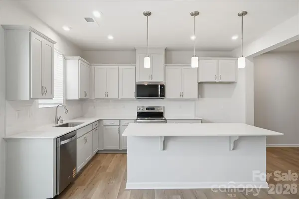 5230 Wyes Oak LN, Charlotte, NC 28269