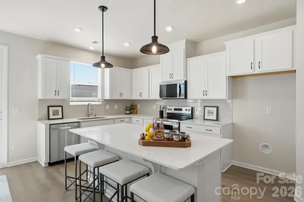 5222 Wyes Oak LN, Charlotte, NC 28269