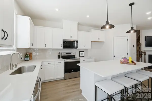 5222 Wyes Oak LN, Charlotte, NC 28269