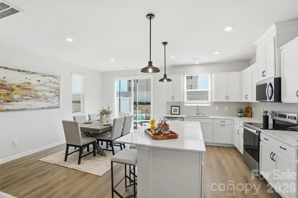 5222 Wyes Oak LN, Charlotte, NC 28269