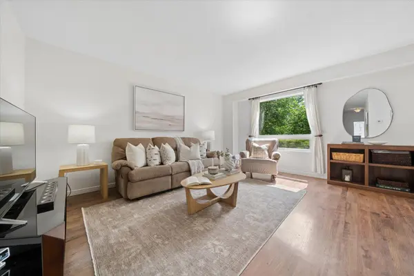 648 Creekview CIR, Pickering, ON L1W 2Z7