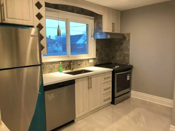 228 Farewell ST #Upper Flr, Oshawa, ON L1H 6L7