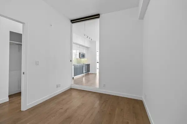 1075 Queen ST E #204, Toronto E01, ON M4M 1K3