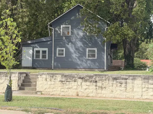 410 Bluemont AVE, Manhattan, KS 66502