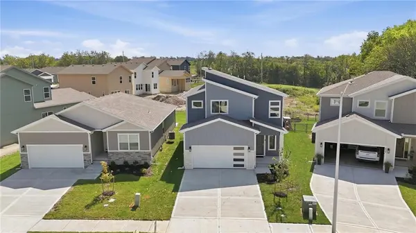 807 Glenn CIR, Raymore, MO 64083
