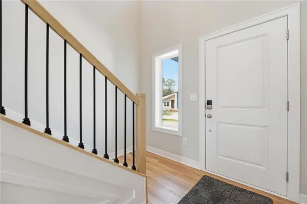 807 Glenn CIR, Raymore, MO 64083