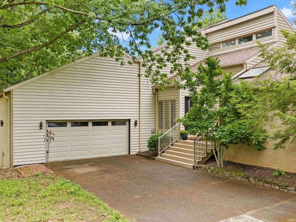 6916 Tonia CT, Evansville, IN 47710-4561