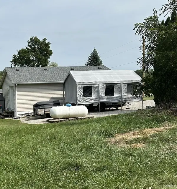 5835 E Schrader RD, Columbia City, IN 46725