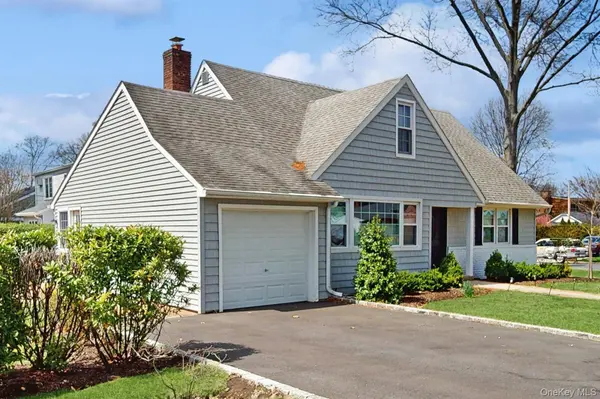 170 Wetherill RD, Garden City, NY 11530