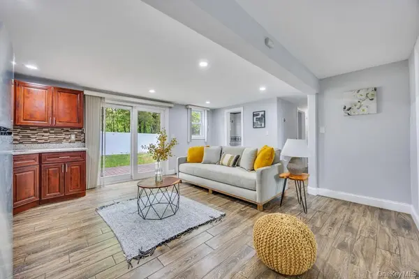226 Princess ST, Hicksville, NY 11801