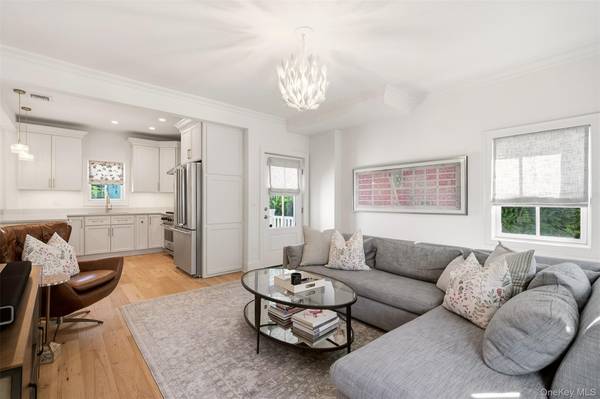 61 Anstice ST, Oyster Bay, NY 11771