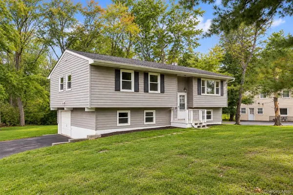 59 Martin DR, Wappingers Falls, NY 12590