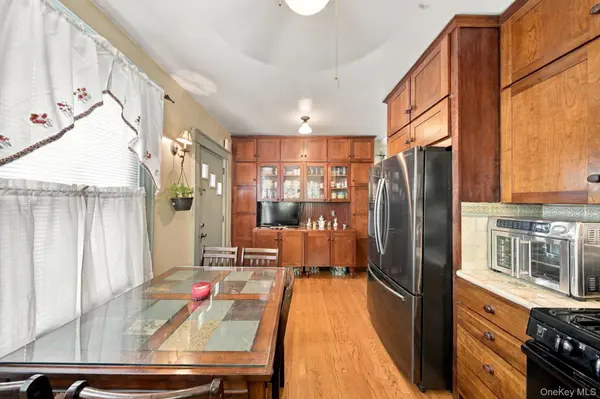 8401 104th ST, Richmond Hill, NY 11418
