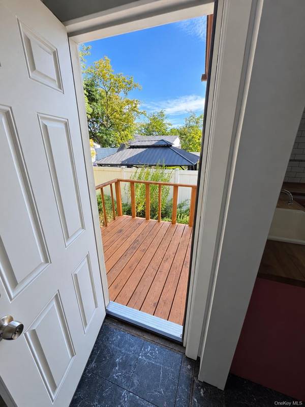31 Martineau ST, Staten Island, NY 10303