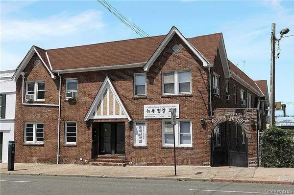 45-11 Little Neck Pkwy, Little Neck, NY 11362