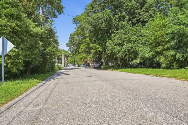 Coates AVE, Holbrook, NY 11741