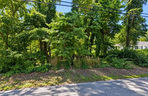 Coates AVE, Holbrook, NY 11741