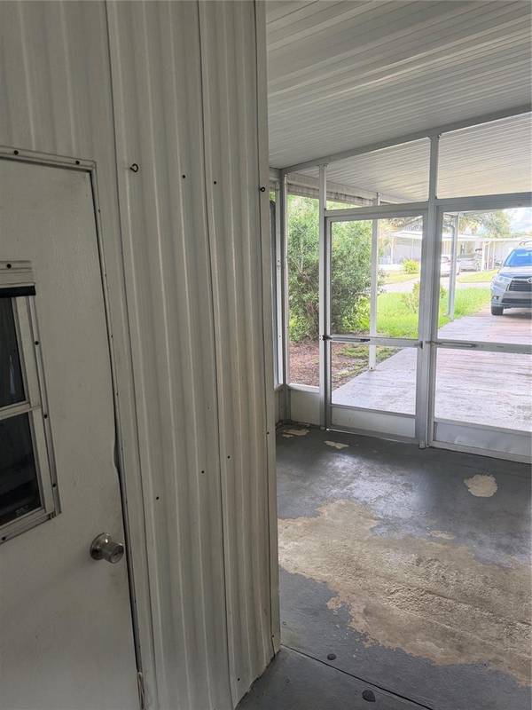 816 BEECHWOOD AVE, Lady Lake, FL 32159