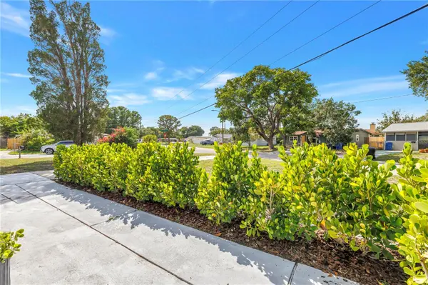 7599 MEADOWLAWN DR N, St Petersburg, FL 33702