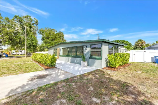 7599 MEADOWLAWN DR N, St Petersburg, FL 33702