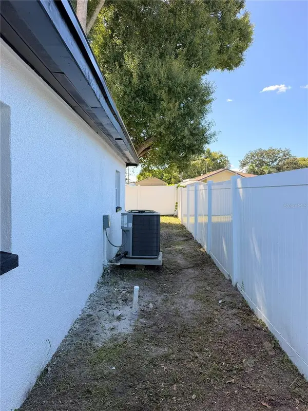 5808 N LOIS AVE, Tampa, FL 33614