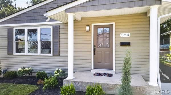 324 E Clinton PL, Kirkwood, MO 63122
