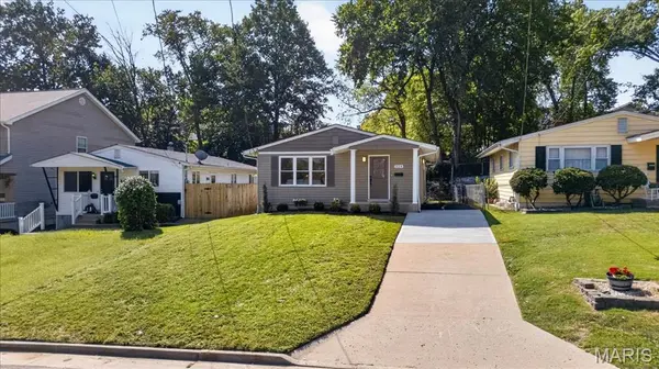 324 E Clinton PL, Kirkwood, MO 63122
