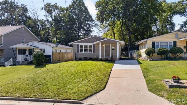 324 E Clinton PL, Kirkwood, MO 63122