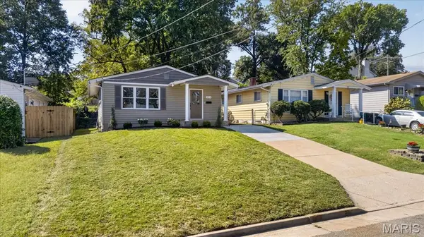 324 E Clinton PL, Kirkwood, MO 63122