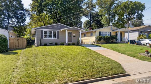 324 E Clinton PL, Kirkwood, MO 63122