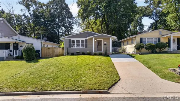 324 E Clinton PL, Kirkwood, MO 63122