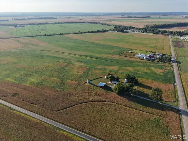 000 Bluff RD, Valmeyer, IL 62295