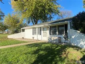 212 College ST, Eolia, MO 63344