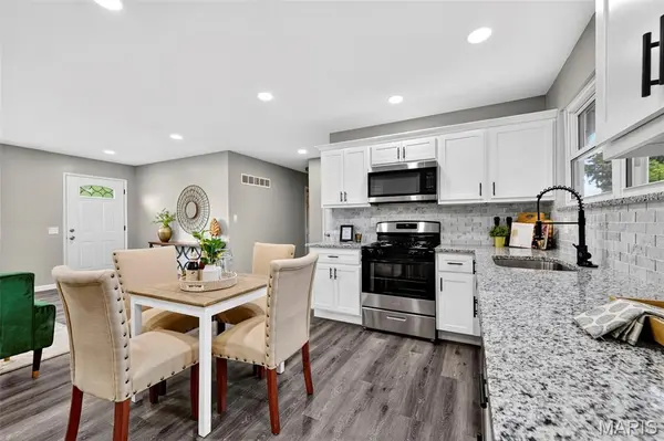 530 Wren DR, St Louis, MO 63031