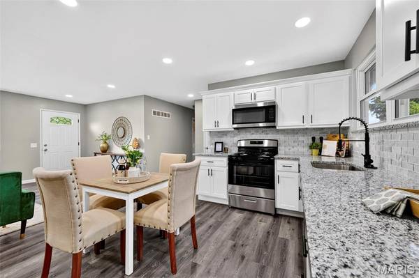 530 Wren DR, St Louis, MO 63031