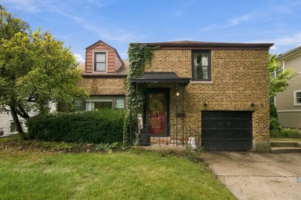 390 Bartram RD, Riverside, IL 60546